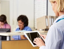 Blog_DocumentationDiscrepancies_MedProfChartTabletDocNursesDesk_260x200px.jpg