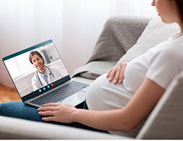 Blog_COVDI19PrenatalCareTelemedicine_PregnantTeleconferenceMedProf_260x200px