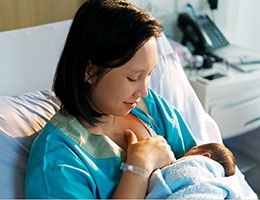 Blog_BreastFeedingPostDeliveryCare_BreastFeedMotherNewbornHospital_260x200px