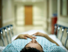 BlogNewsletter_BoardingPsychPatientsInED_StretcherPatientHospHall_260x200px